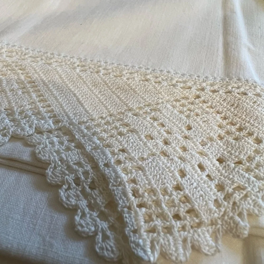 One vintage twin bed sheet w/two matching pillow cases. Never been used.